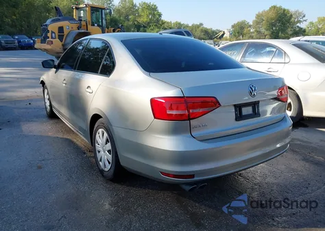 2015 Volkswagen Jetta 2.0L S z USA, uszkodzony, nr VIN 3VW2K7AJ8FM273550